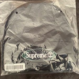 Exclusive🔥🔥 timberland X supreme beanie